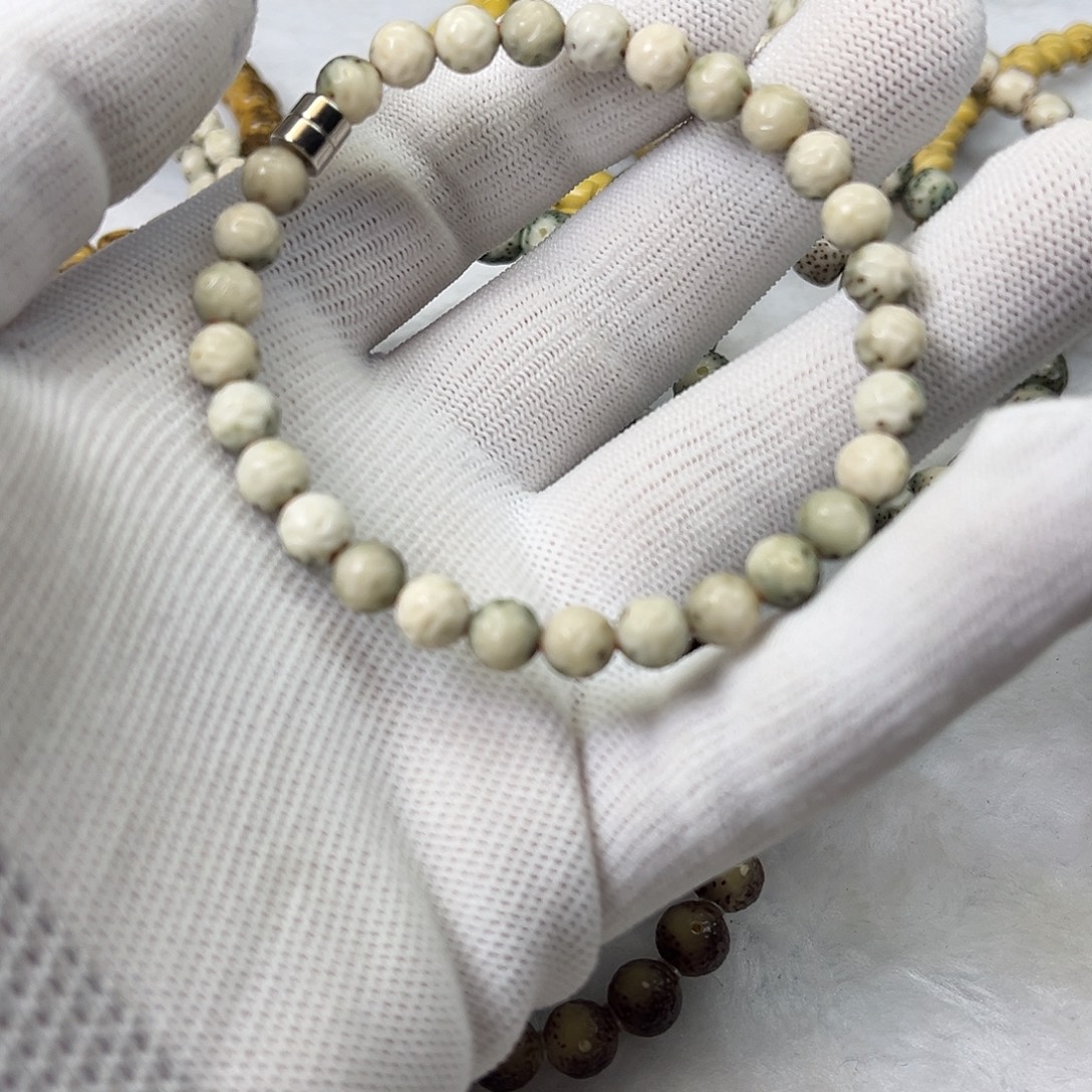 无***聊星月菩提吊坠三分之二绿背玉化