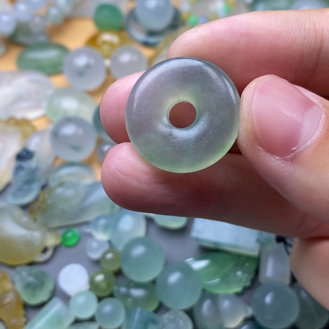 定制翡翠未镶嵌挂件