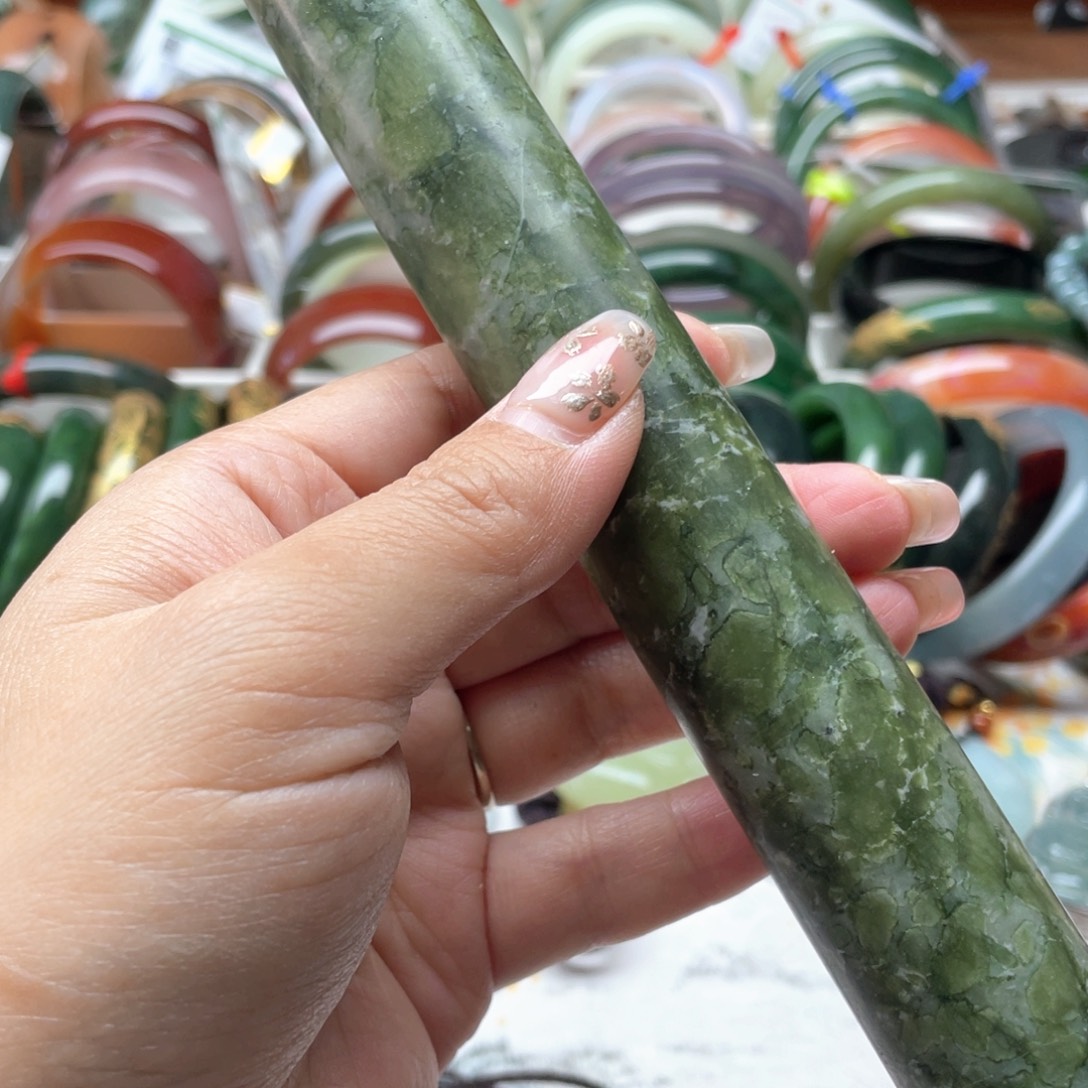 蛇纹石玉未镶嵌颈饰