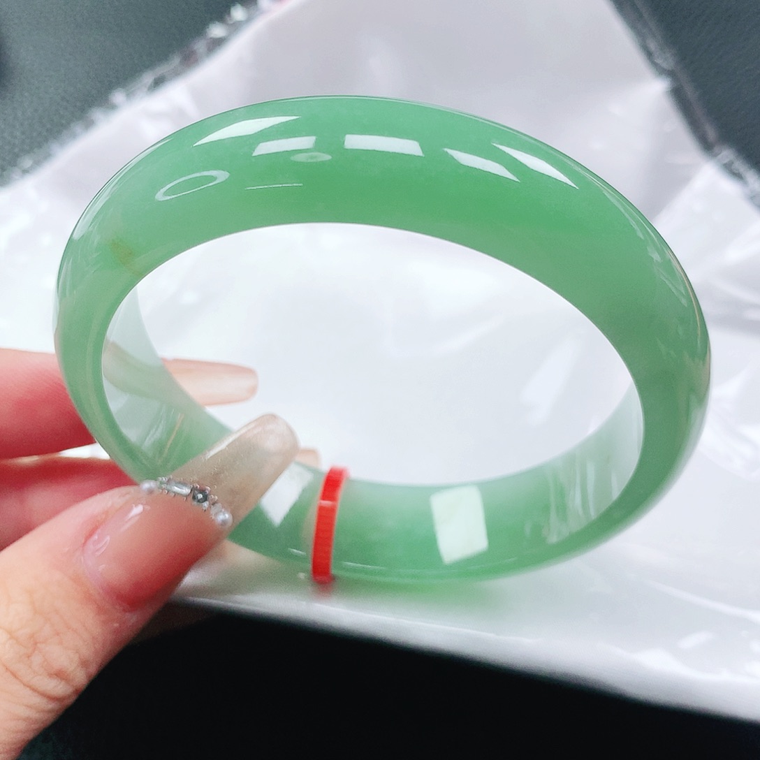 翡翠手镯未镶嵌57圈