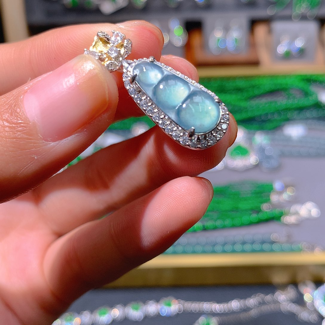 翡翠耳饰未镶嵌天然翡翠