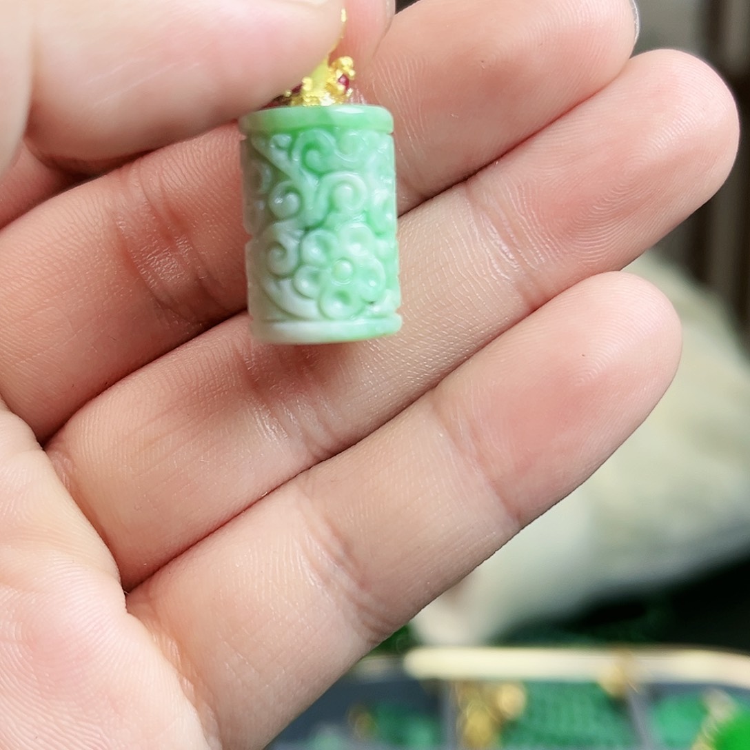 翡翠颈饰未镶嵌吊坠