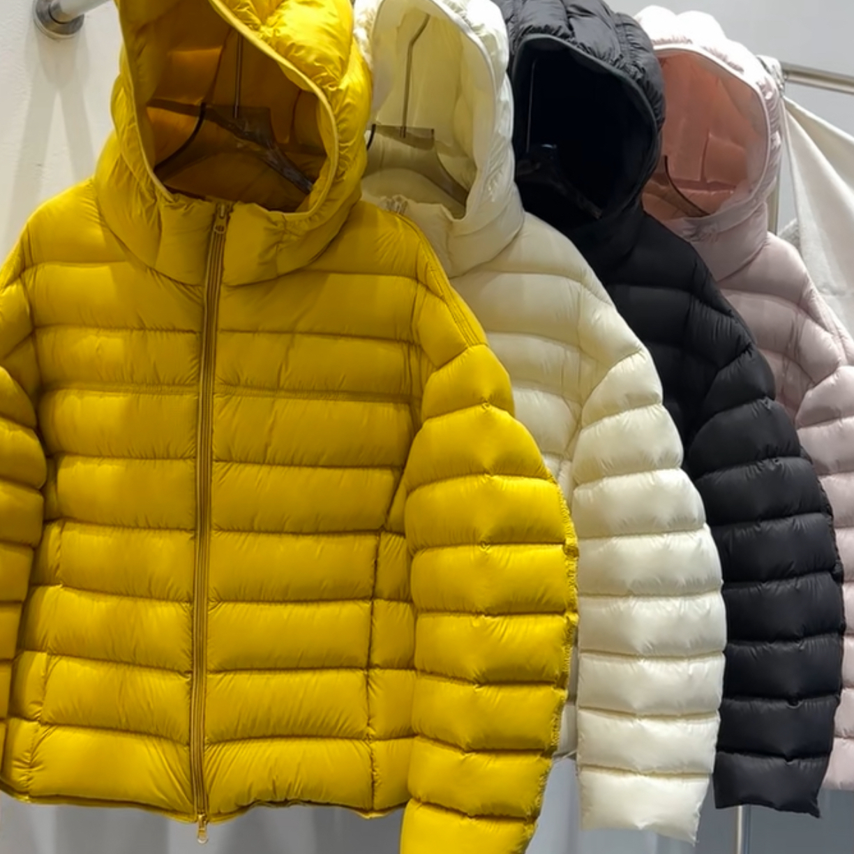 炸款～意法货新国标90白鸭绒连帽排骨羽绒服2681