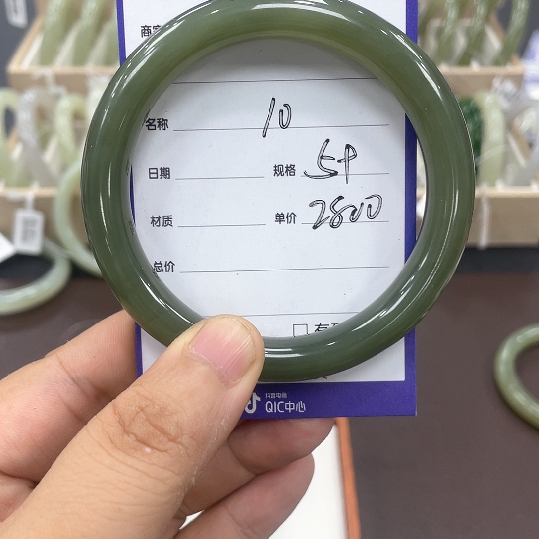 素****和田玉手镯未镶嵌