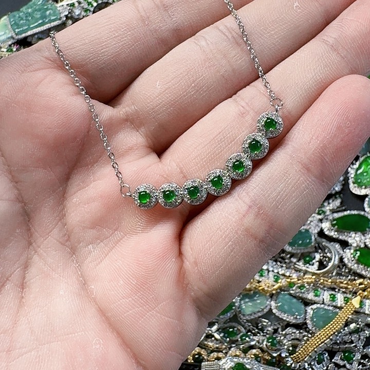 翡翠颈饰未镶嵌天然A货翡翠放漏