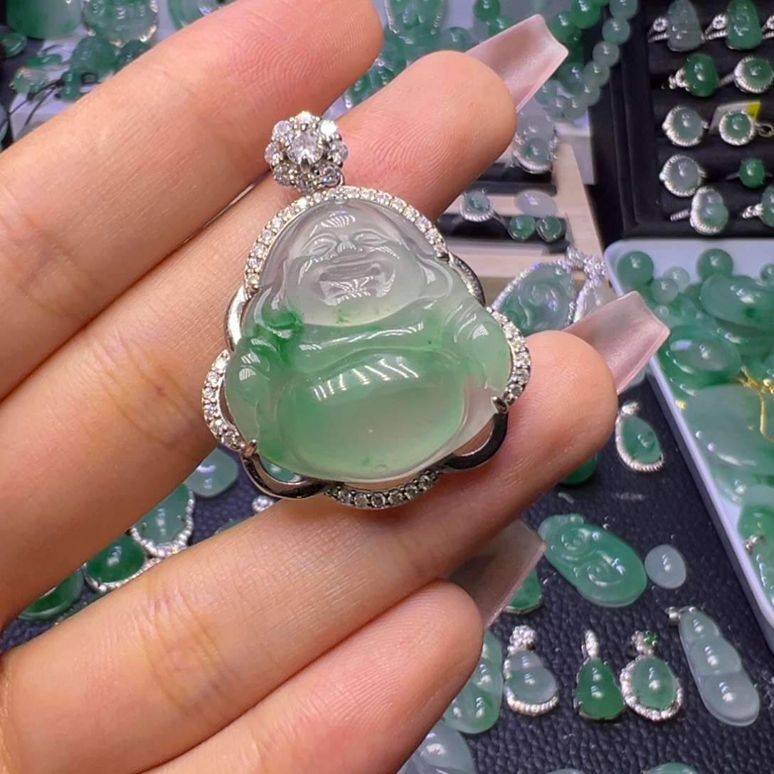 石英质玉（非洲翠）未镶嵌颈饰