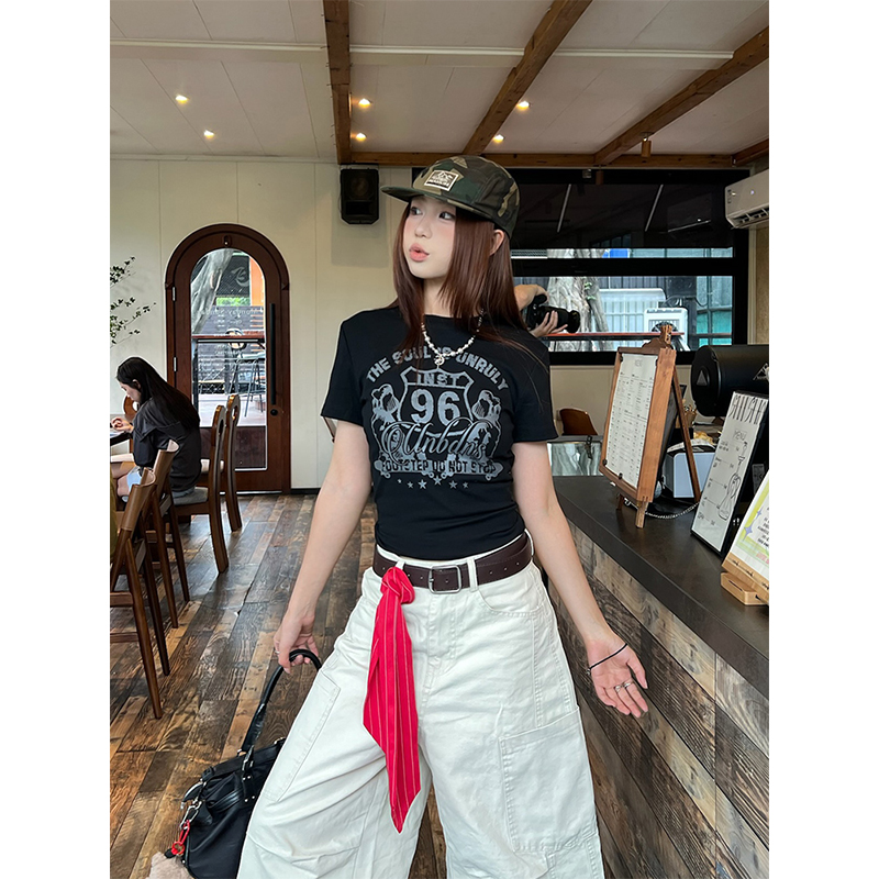 克林菲美式高街设计感印花短袖正肩t恤女夏辣妹修身显瘦短款上衣