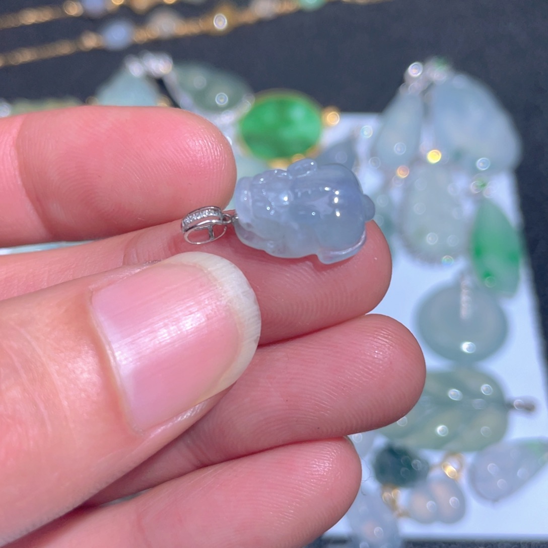 翡翠颈饰18K金镶嵌翡翠