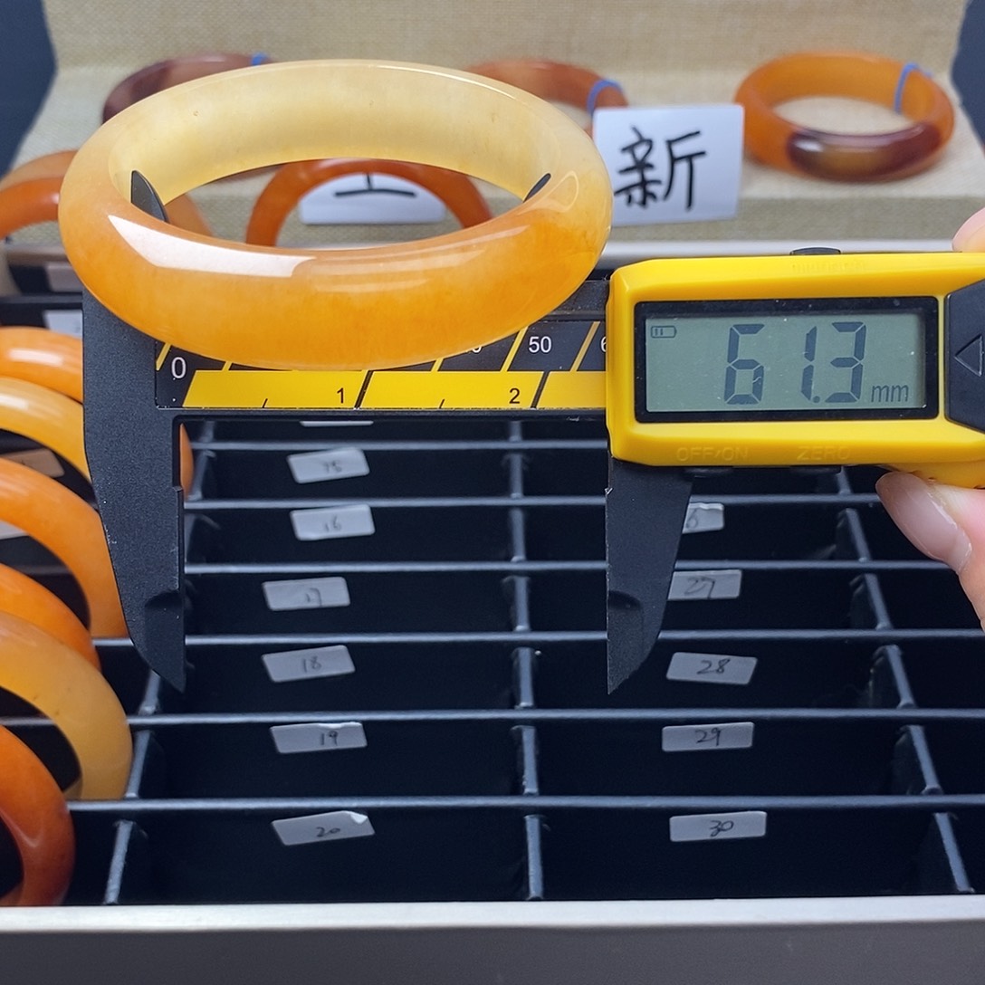 未镶嵌石英质玉（黄龙玉）手镯12号