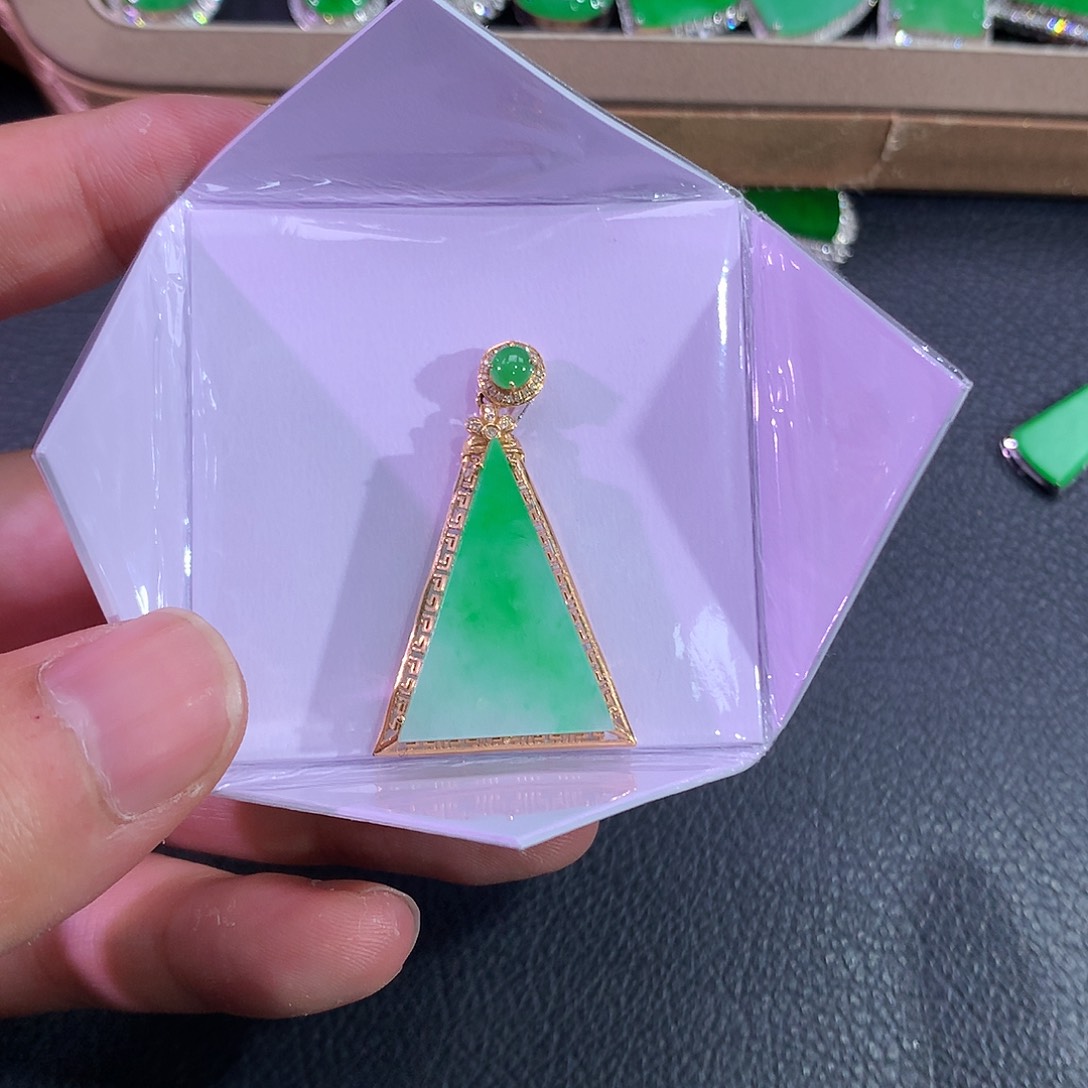 翡翠吊坠(赠链)18K金镶嵌