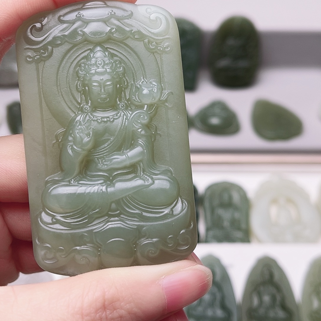 鼠***大和田玉未镶嵌颈饰