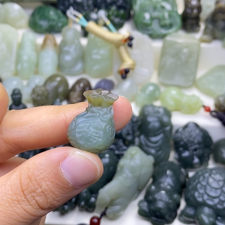 和田玉未镶嵌颈饰