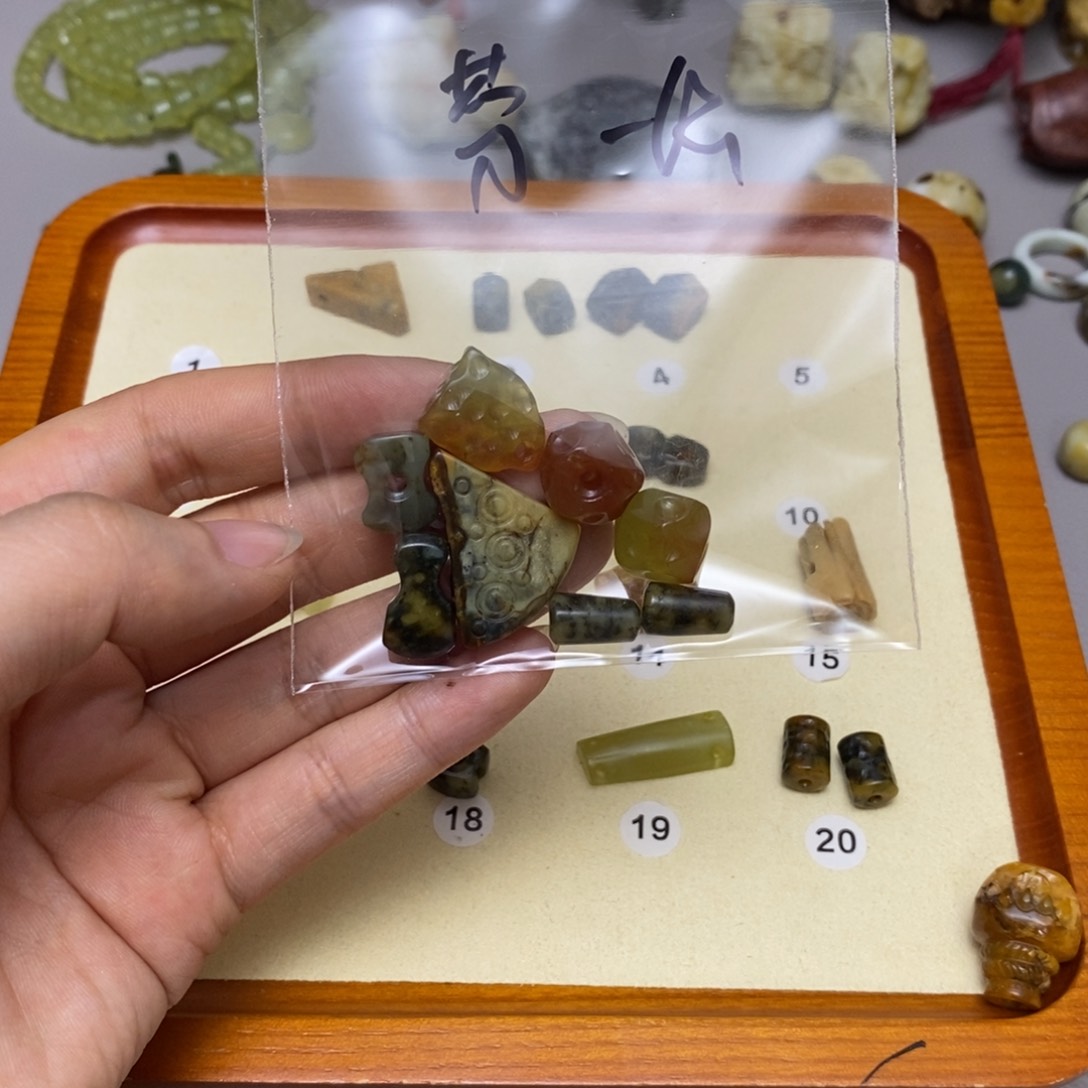 蛇纹石玉合金配饰芬**织