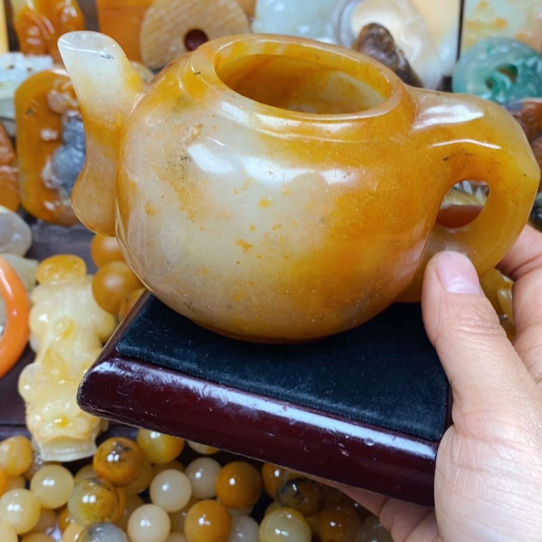 石英质玉（黄龙玉）颈饰未镶嵌