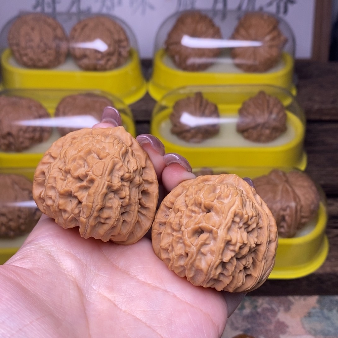 文玩核桃把件全品43尺三角白狮子头