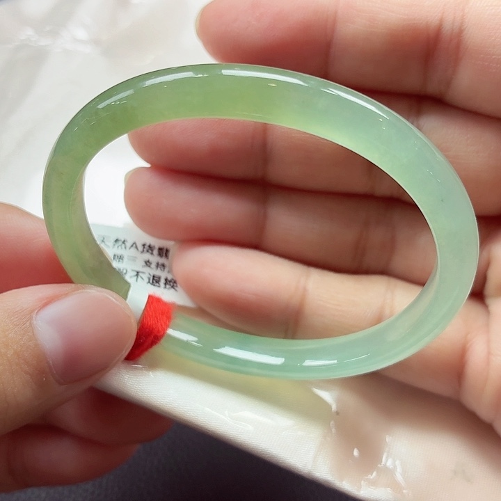 翡翠未镶嵌手镯（贵妃镯）天然缅甸A货翡翠（珠光宝气）炸光完美