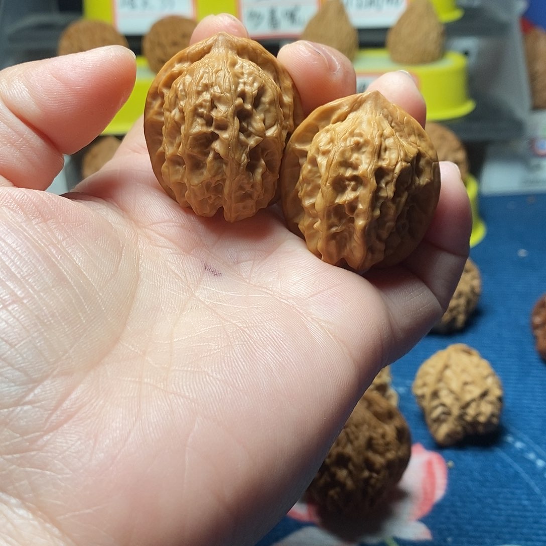 文玩核桃吊坠磐石