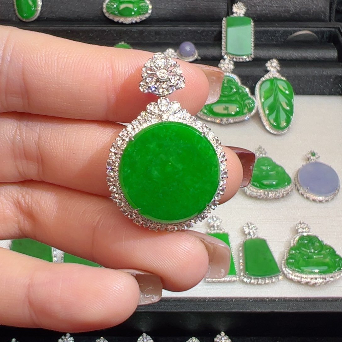 翡翠18K金镶嵌吊坠(不含链)