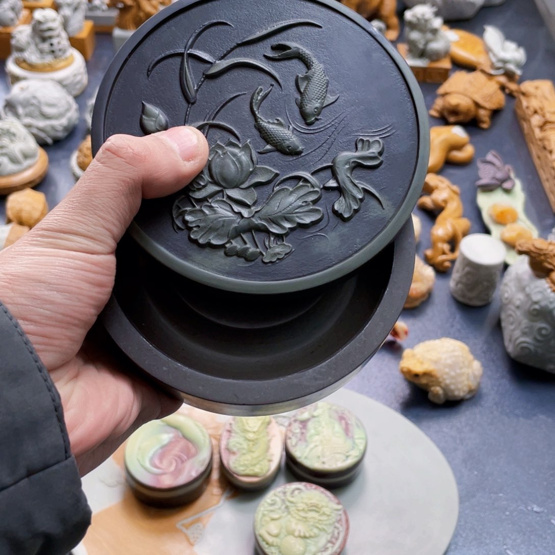 连年有余手工雕刻12公分