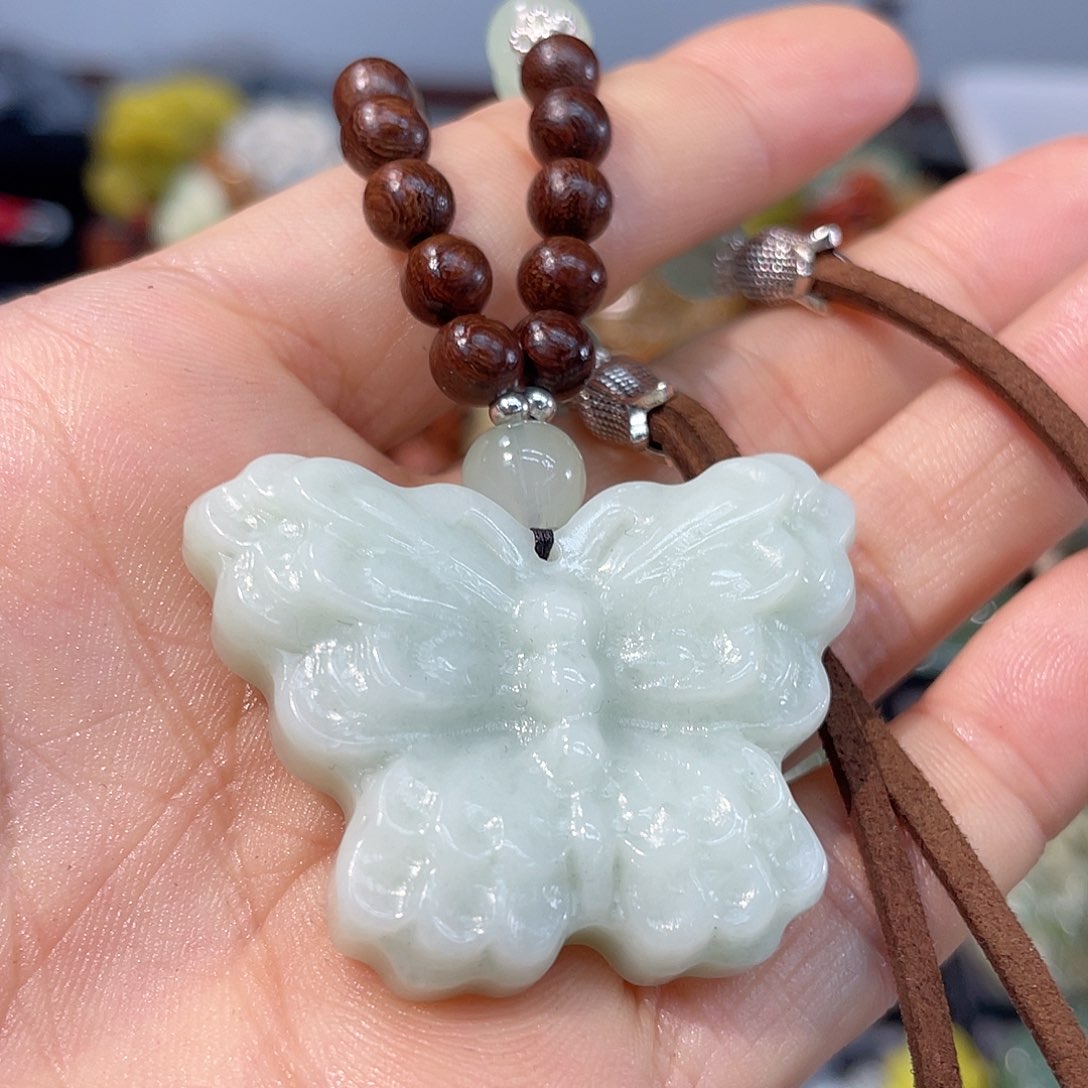 蛇纹石玉未镶嵌颈饰