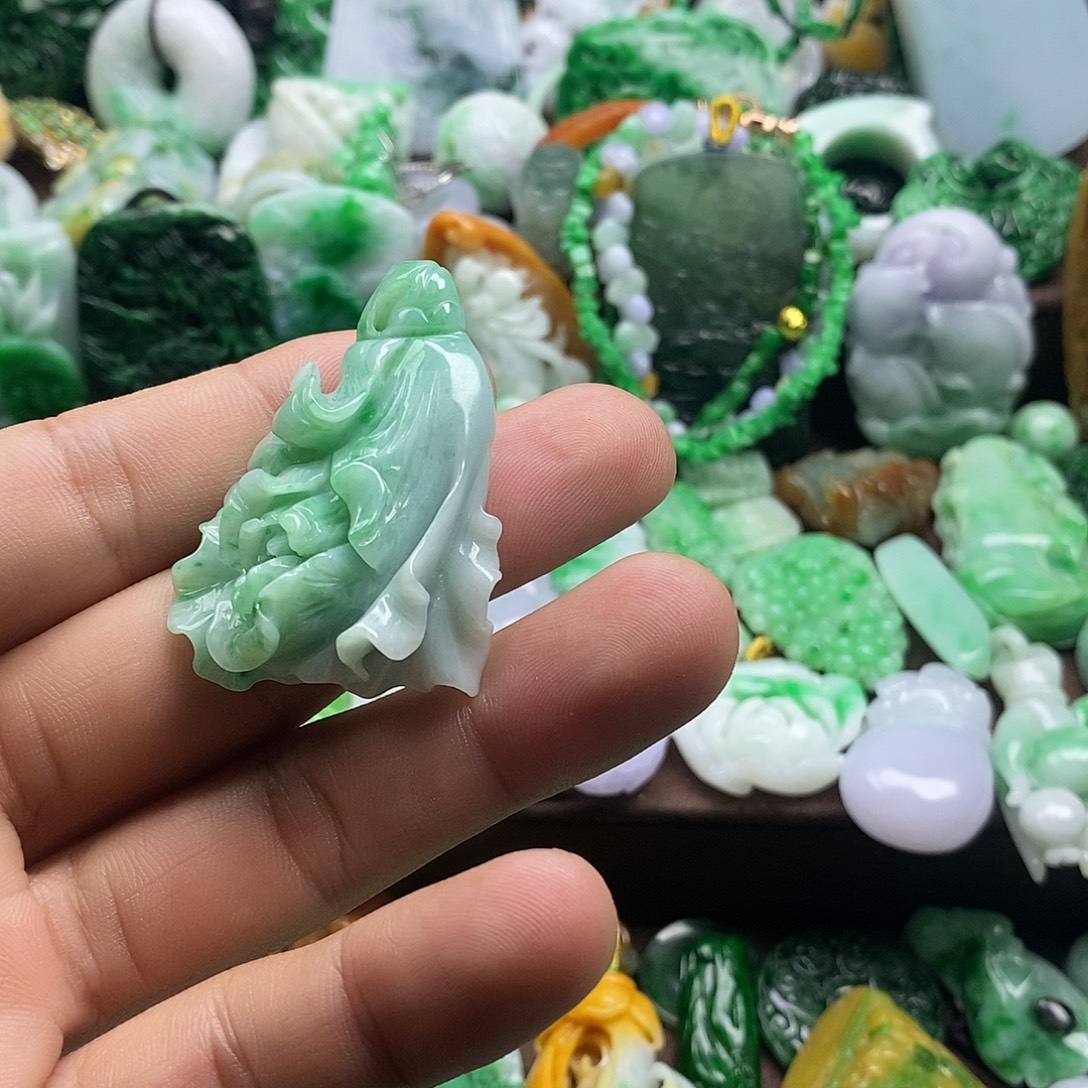 翡翠未镶嵌颈饰白菜