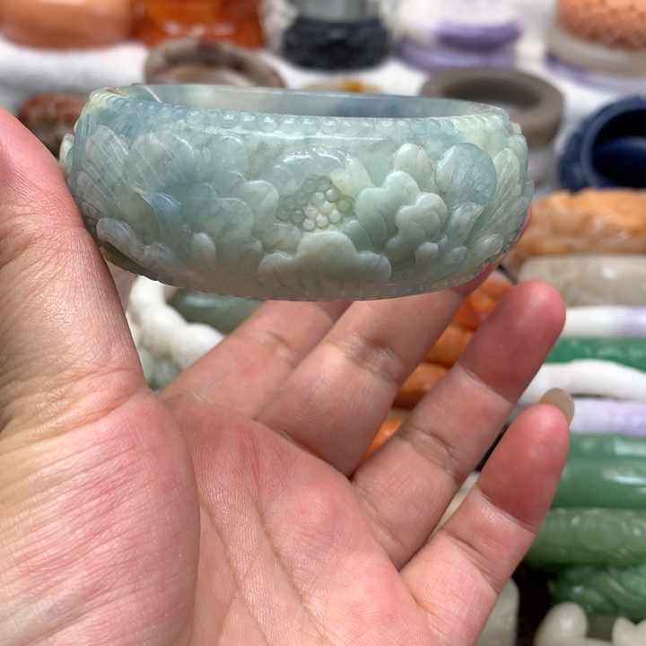 石英质玉手镯未镶嵌爱**露