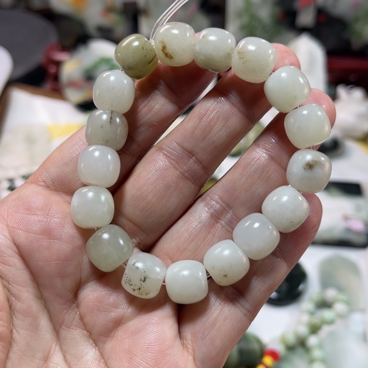 独山玉未镶嵌颈饰