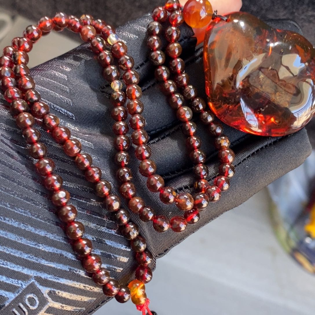 琥珀未镶嵌裸石。。。