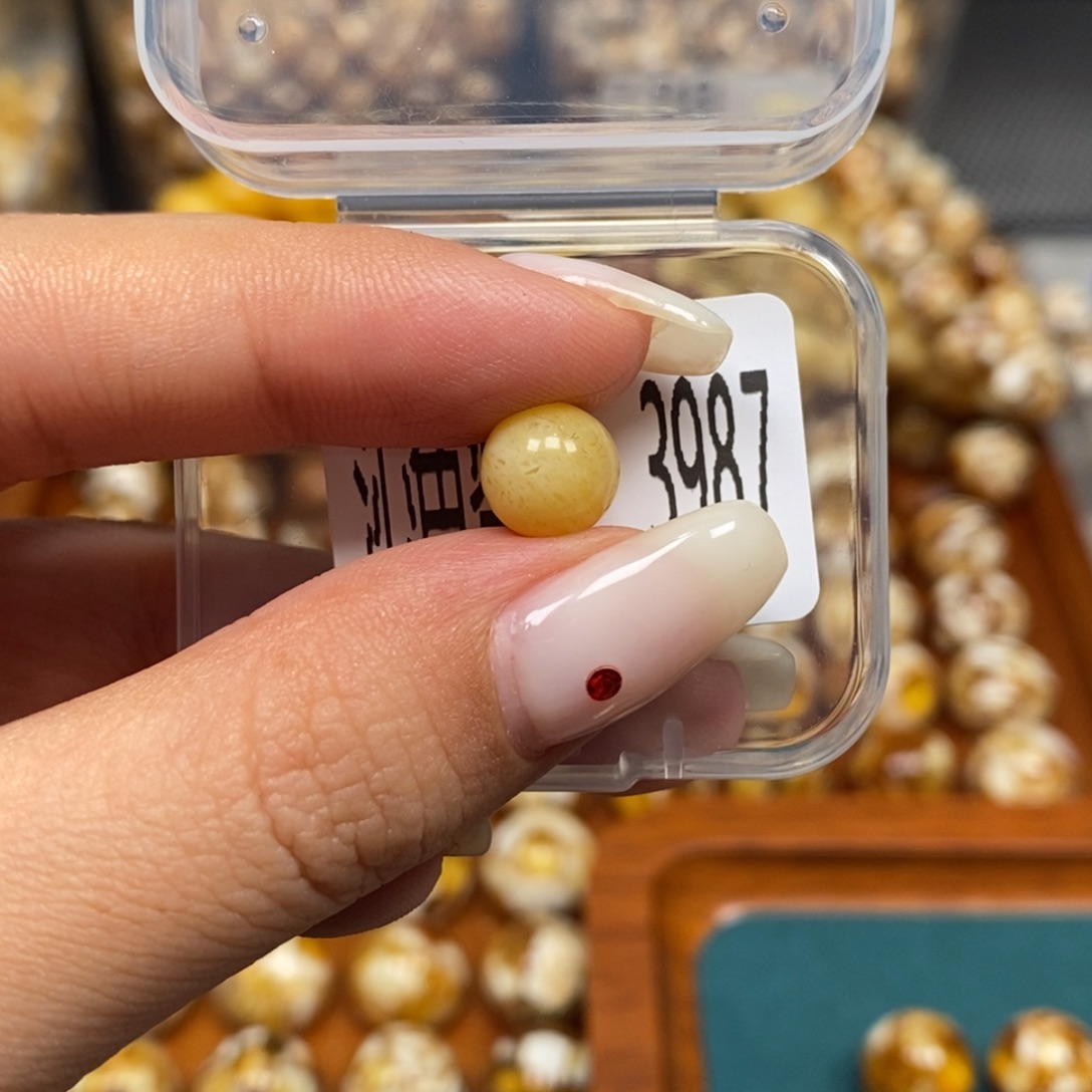 蜜蜡未镶嵌珠宝奇石3987