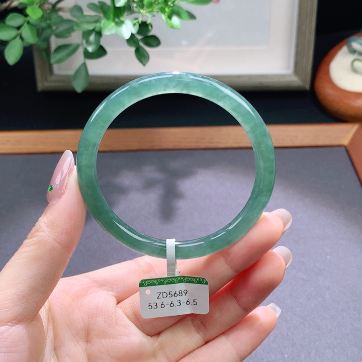 翡翠手镯未镶嵌天然翡翠手镯