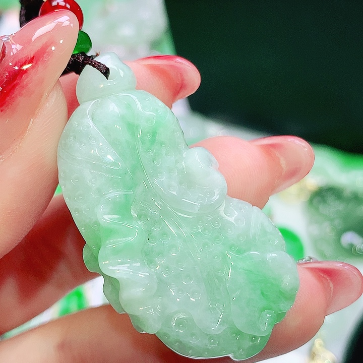 翡翠未镶嵌颈饰翡翠多样性发其一