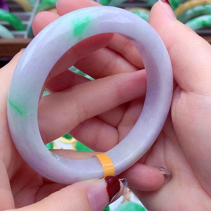 翡翠手镯未镶嵌翡翠