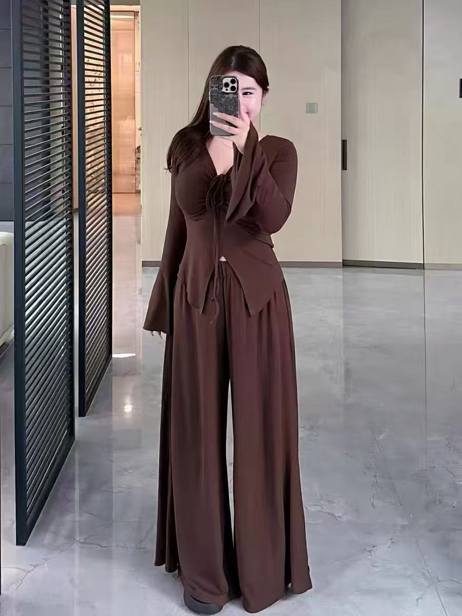大码胖mm显瘦穿搭一整套女气质V领喇叭袖上衣高腰休闲裤两件套