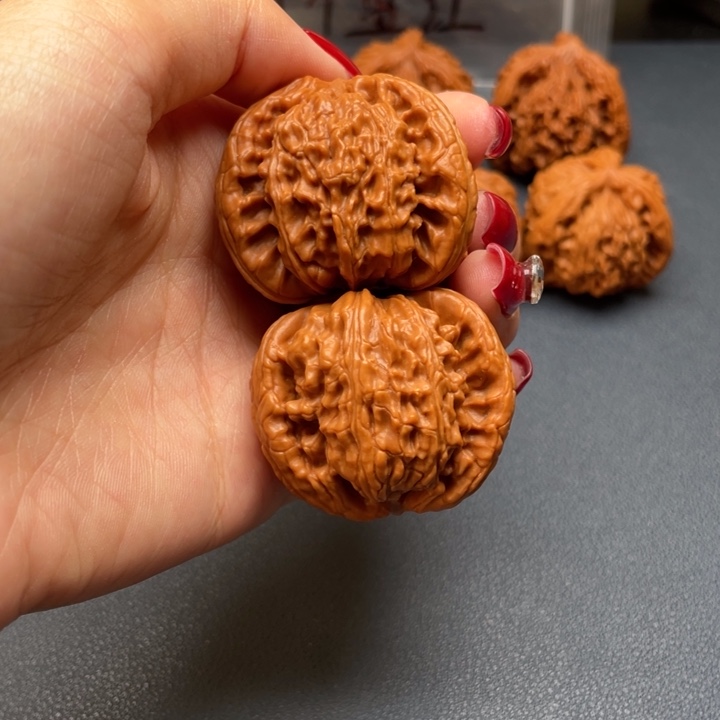 文玩核桃吊坠杨白狮子