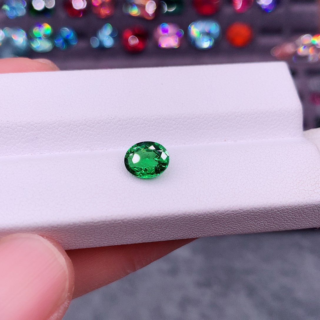 珠宝半成品未镶嵌石榴石（沙弗莱）