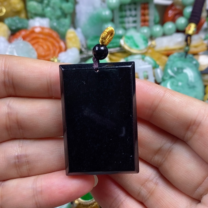 翡翠吊坠(赠链)未镶嵌