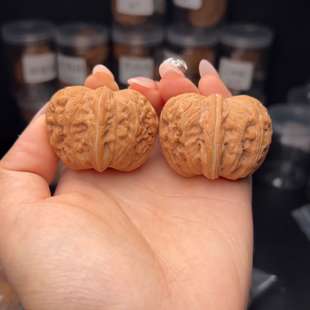 文玩核桃吊坠长*元宝