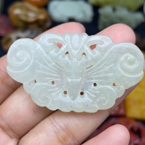 蛇纹石玉未镶嵌颈饰2