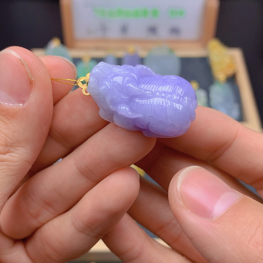 翡翠颈饰18K金镶嵌翡翠