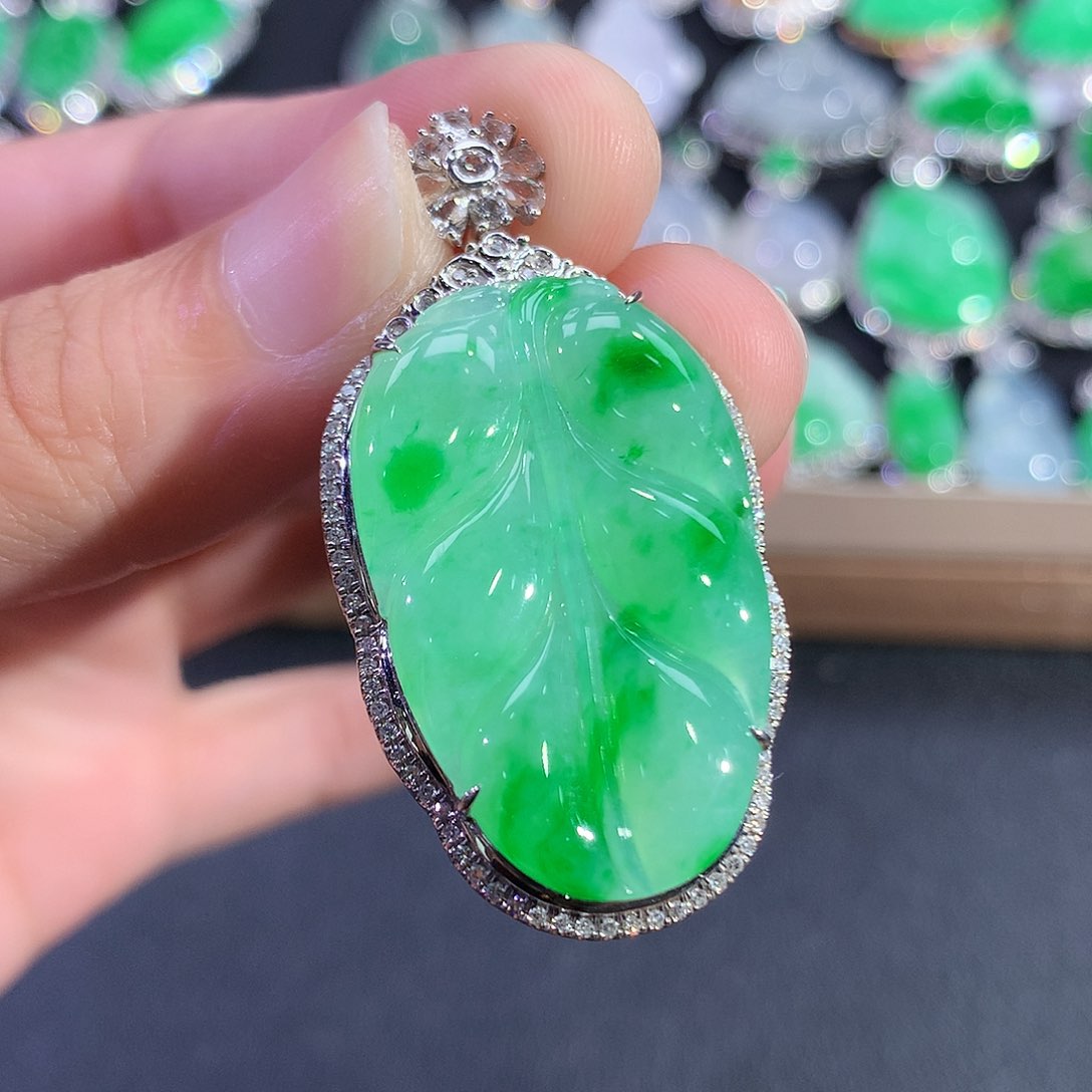 翡翠18K金镶嵌吊坠(赠链)