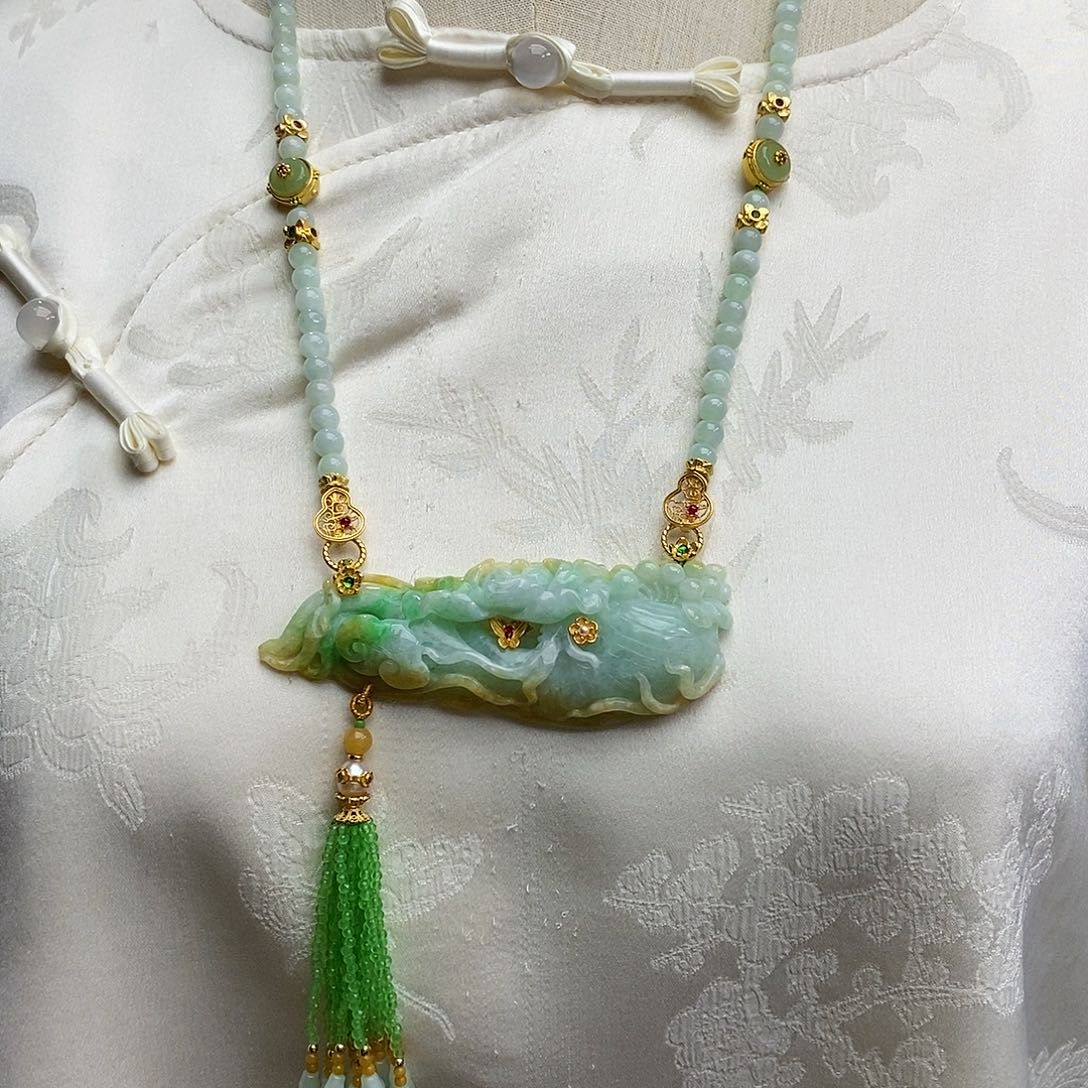 翡翠颈饰未镶嵌天然