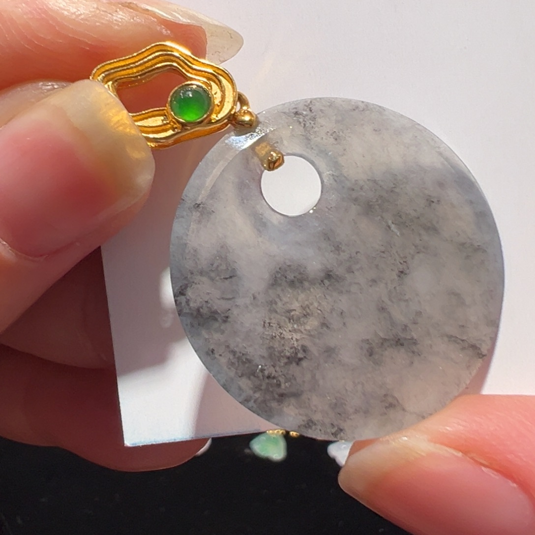 翡翠18K金镶嵌颈饰吊坠