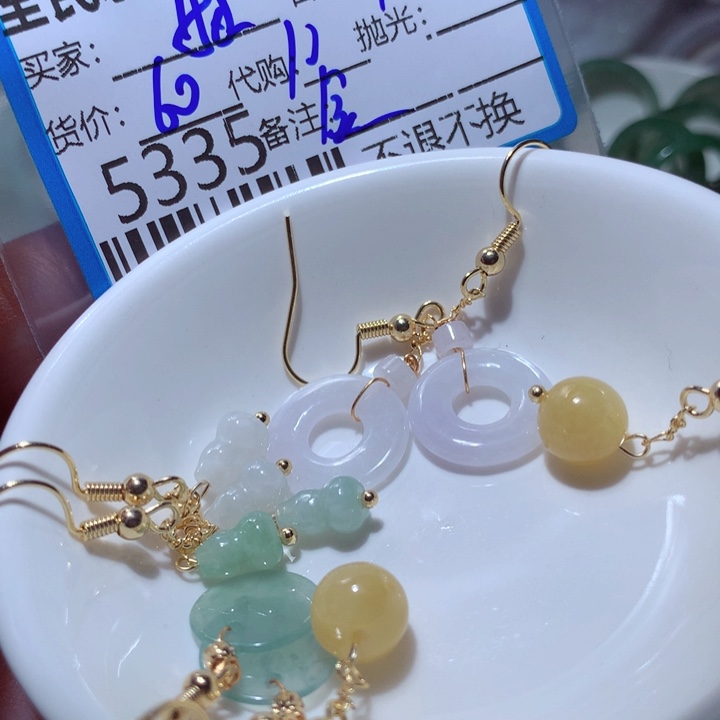翡翠颈饰未镶嵌妞*