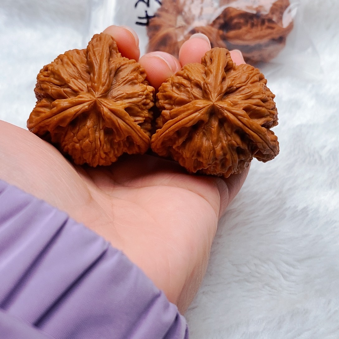 过****文玩核桃吊坠三棱