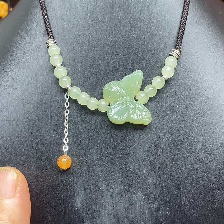 未镶嵌蛇纹石玉颈饰