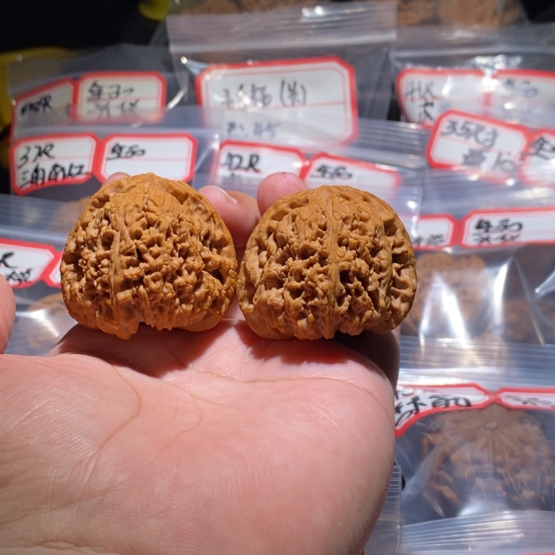 张***i吊坠文玩核桃42全品南疆
