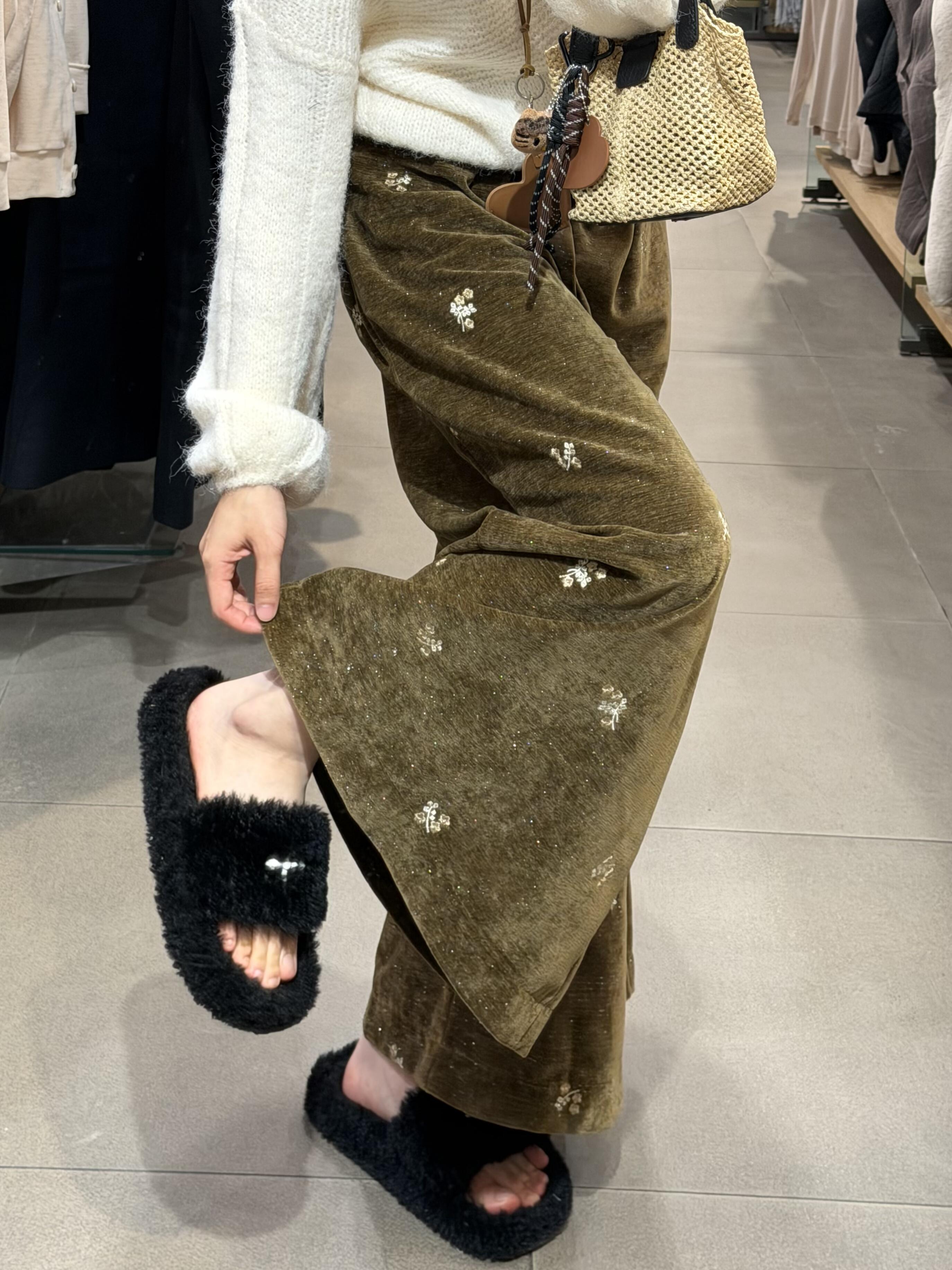 人间富贵花加厚丝绒刺绣阔腿裤女秋冬新款大码胖mm显瘦慵懒休闲裤