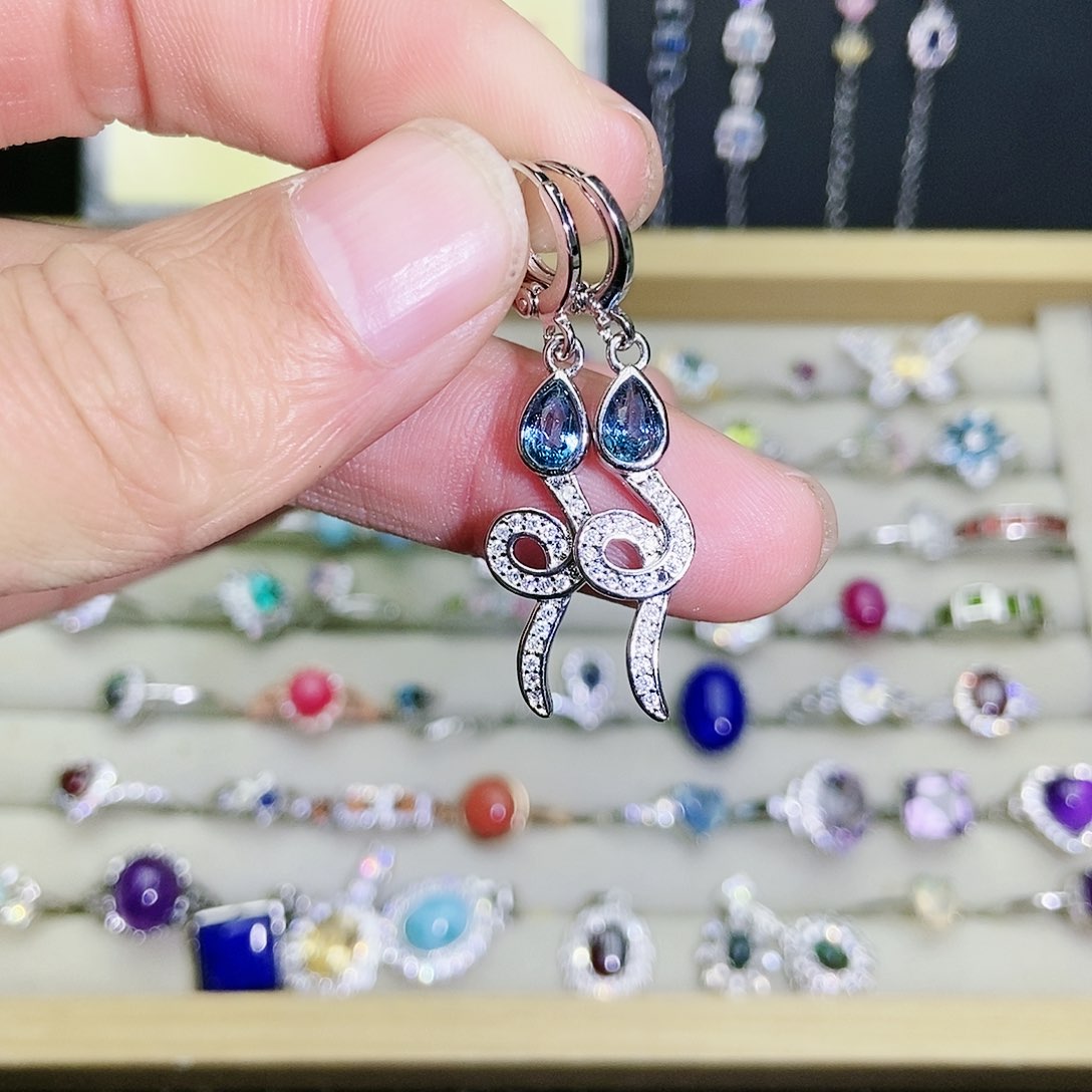 【闪购商品】未镶嵌托帕石耳饰