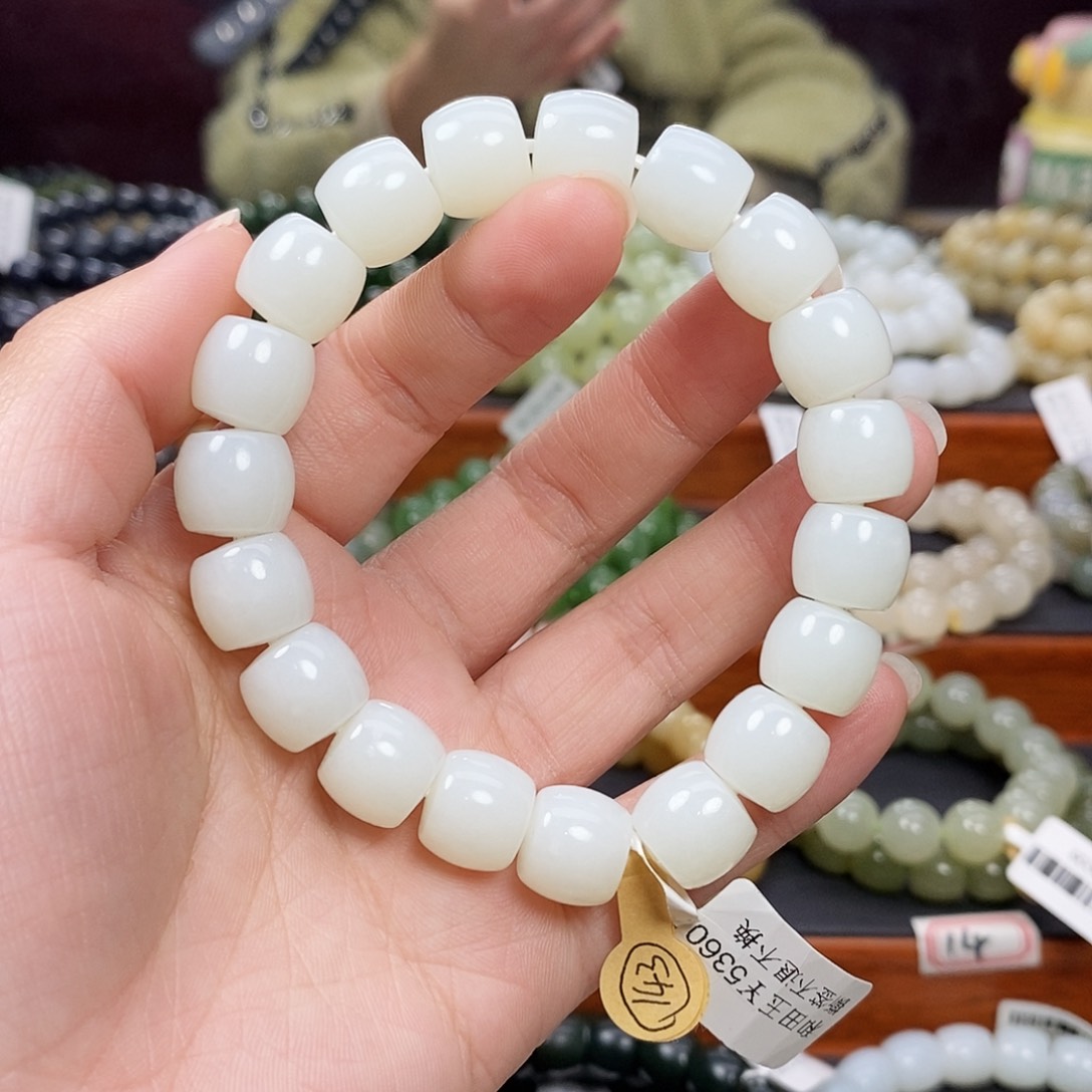 和田玉手链未镶嵌皮***狗