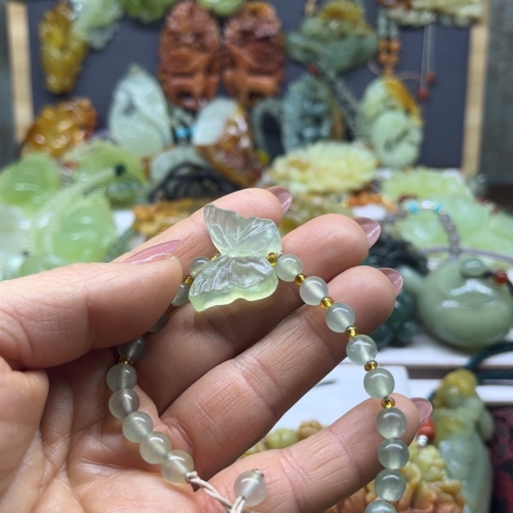 蛇纹石玉未镶嵌颈饰